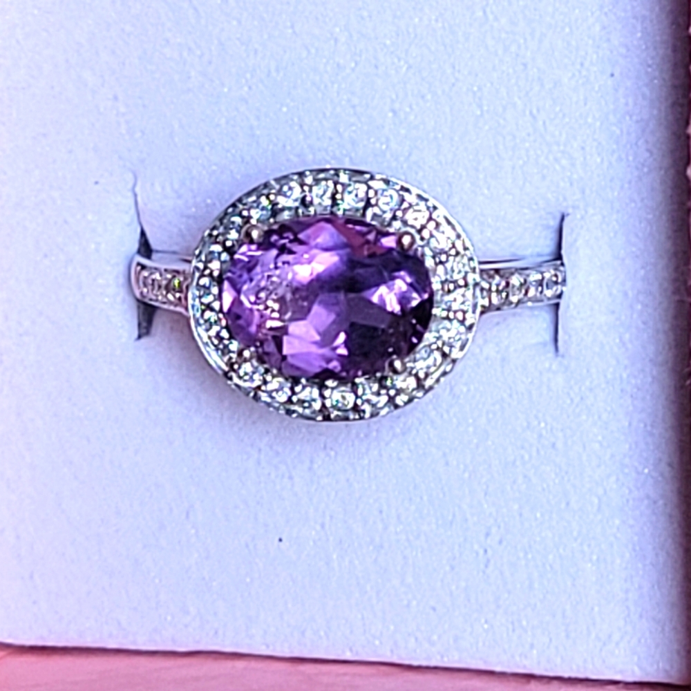 14K WHITE GOLD RING WITH BEAUTIFUL AMETHYST AND NATURAL DIMONDS ALL AROUND.